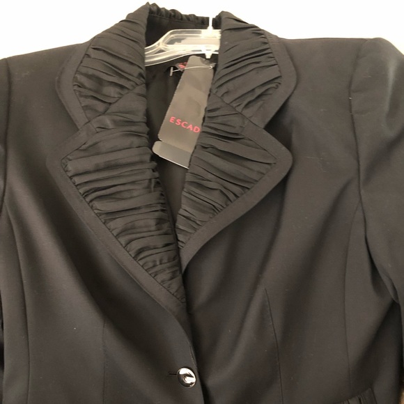 Escada fancy top - Picture 2 of 2